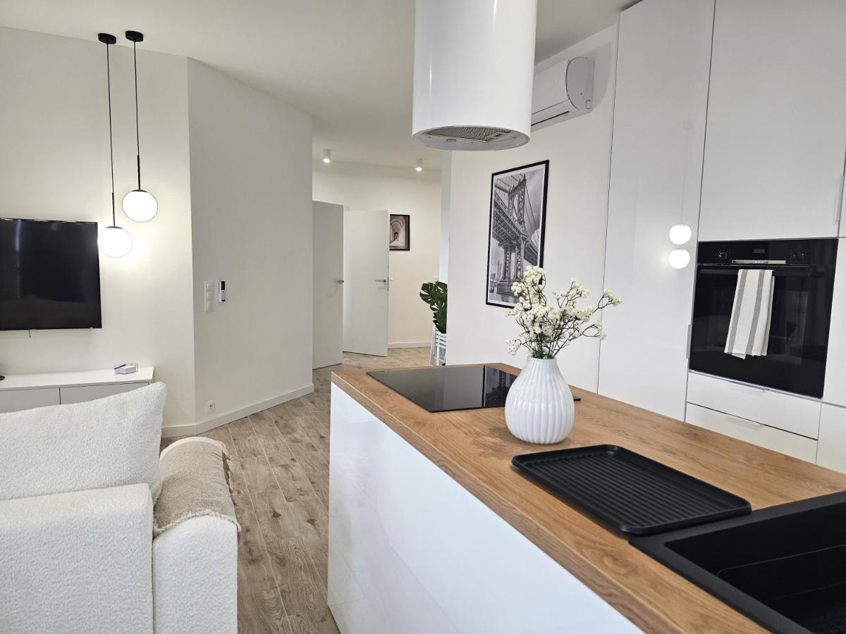 קטוביץ Urban Apartments Luxury Skyline Sokolska Towers 30A, 2 Free Garages, Gym & Sauna, Self Check-In מראה חיצוני תמונה